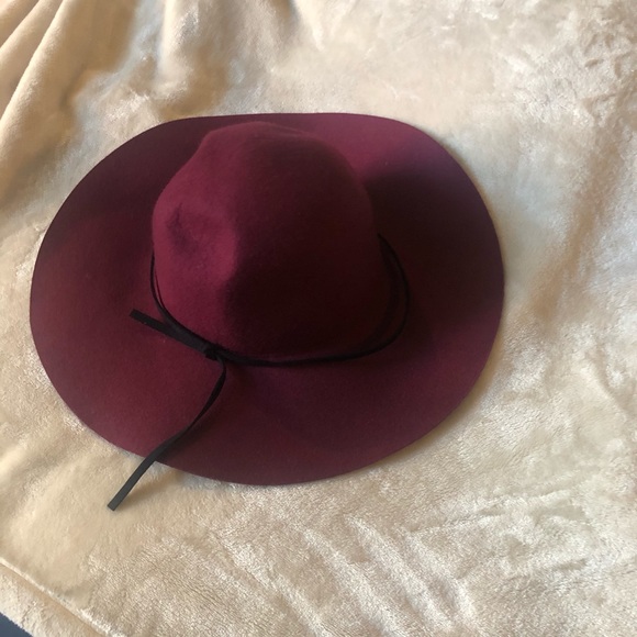 Francesca's Collections Accessories - Francesca’s 100% wool hat